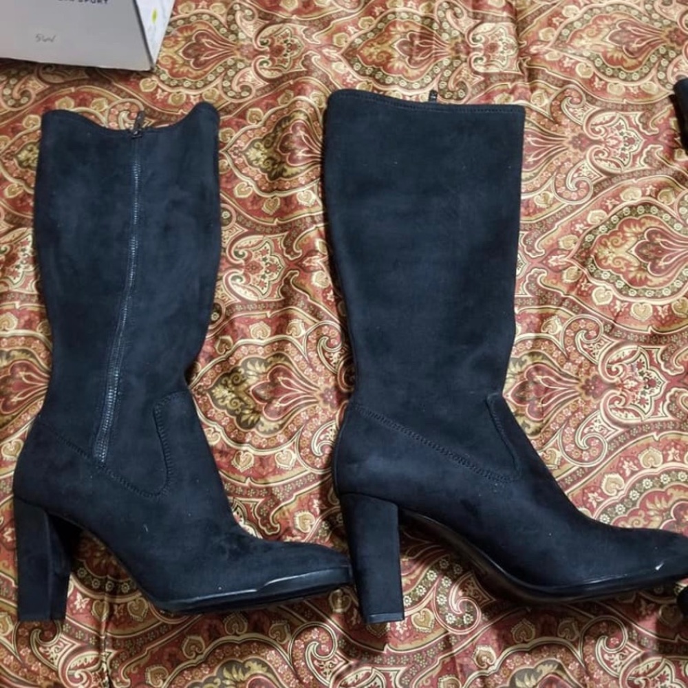Boots - Picture 4 of 4